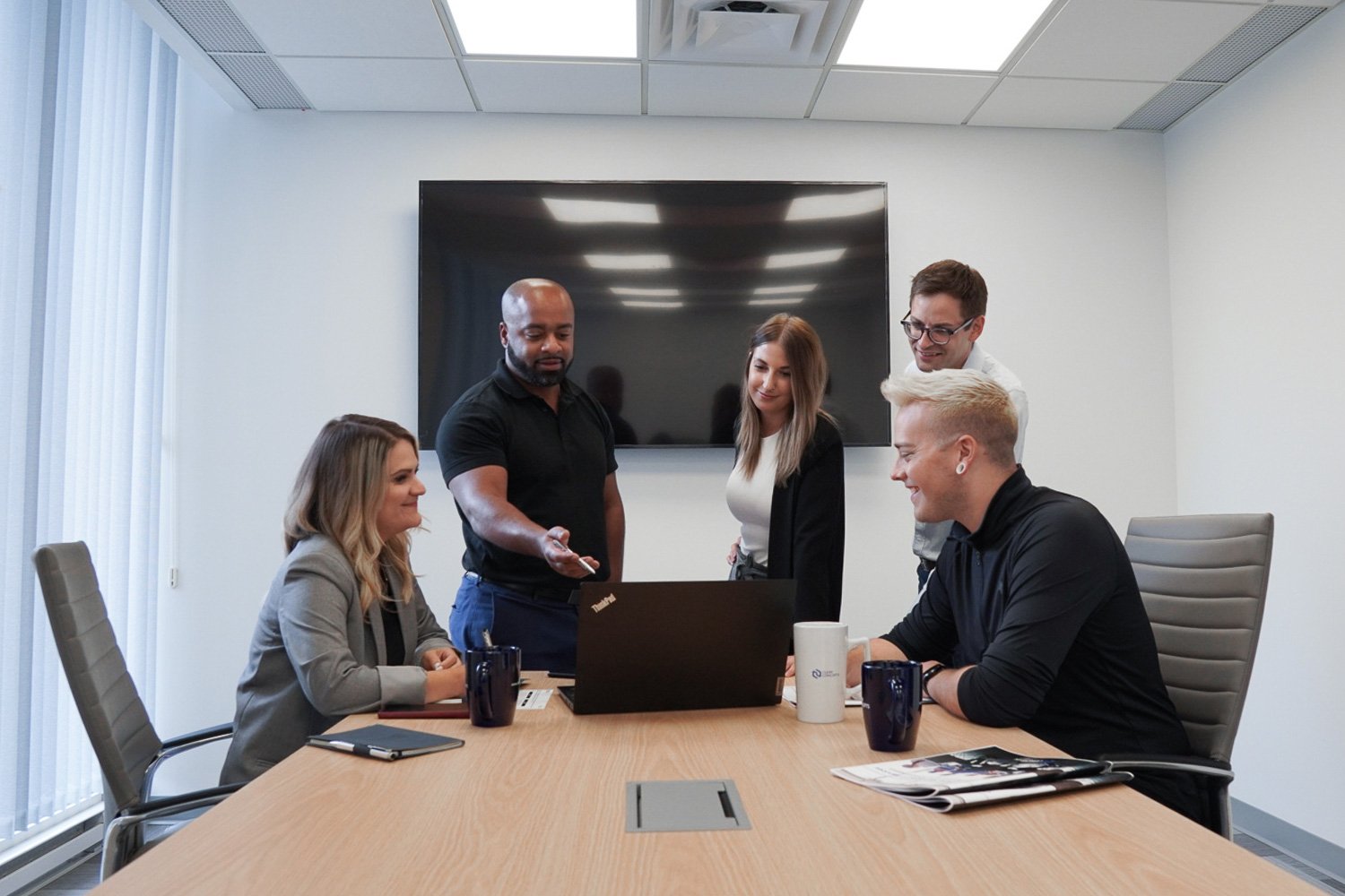 team-discussing-boardroom